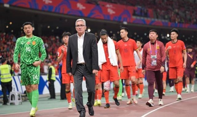 欧博官网-马德兴：国足三连败谁该担责？迪拜集训练了个寂寞？